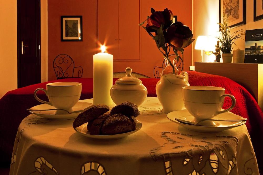 B&B Cortile Di Venere Trapani Extérieur photo